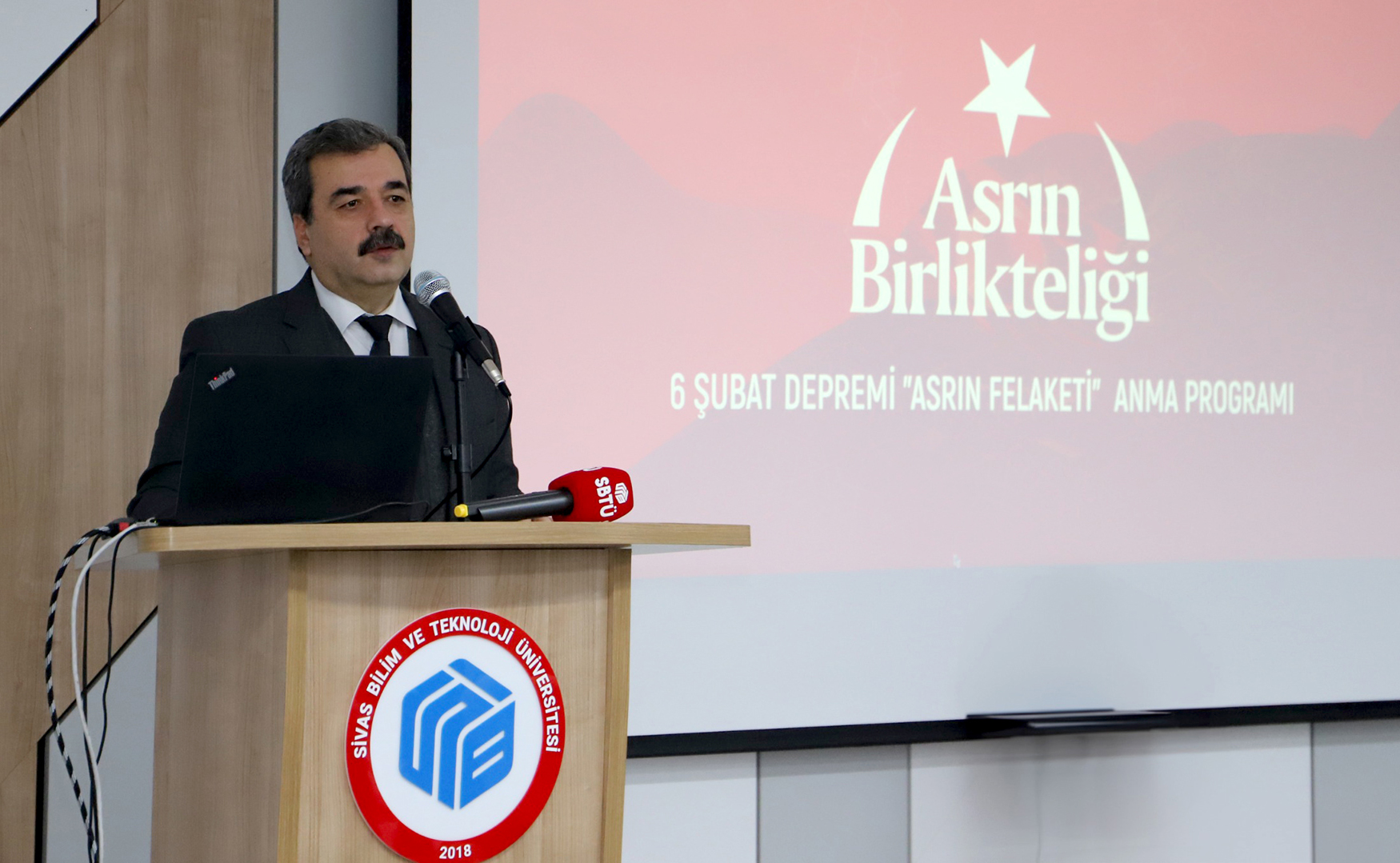 Üniversitemizde 6 Şubat Depremlerinin Yıldönümünde Anma Programı Düzenlendi