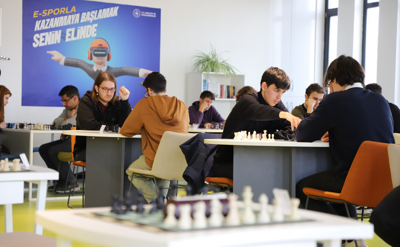 SBTÜ’de Satranç Turnuvası Heyecanı Yaşandı