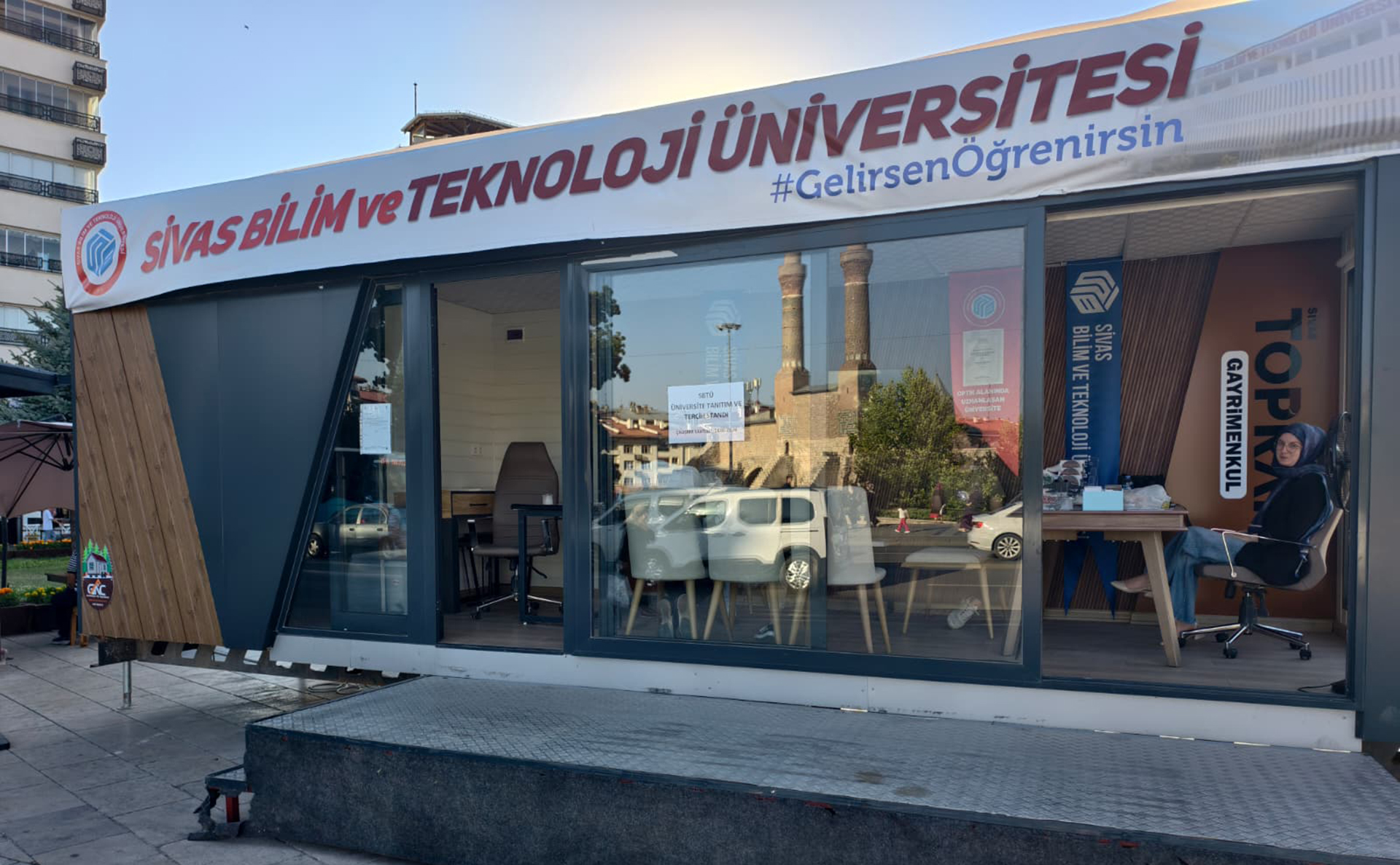 SBTÜ Tercih ve Tanıtım Standı Aday Öğrencileri ve Velileri Bekliyor