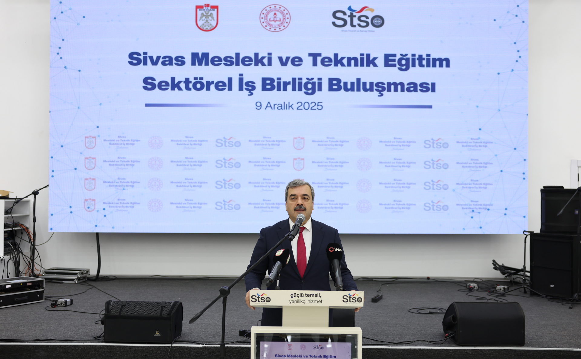 Rektörümüz Prof. Dr. Mehmet Kul Sivas Mesleki ve Teknik Eğitim Sektörel İş Birliği Buluşması’na Katıldı