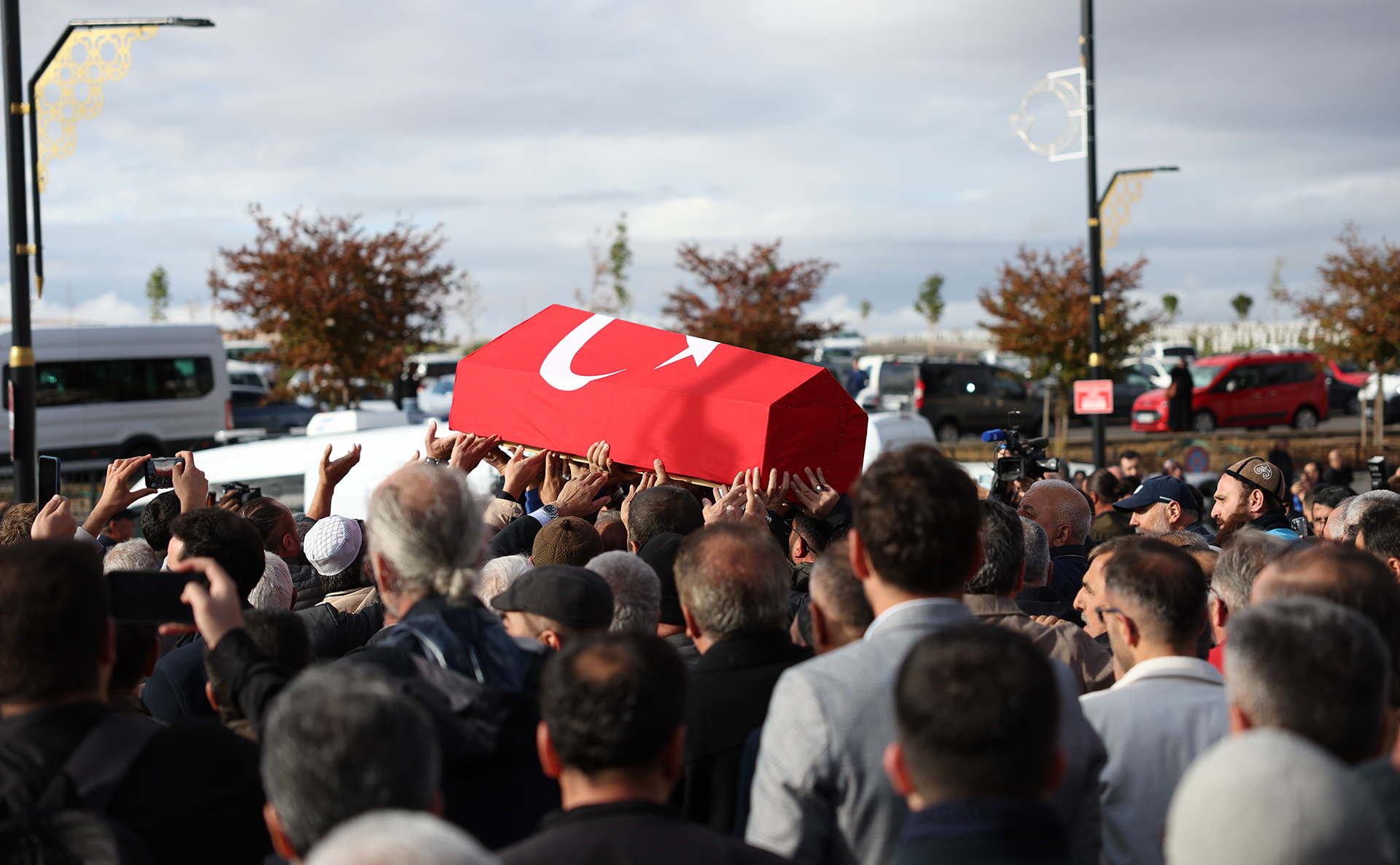 Yavuz Bülent Bakiler Son Yolculuğuna Uğurlandı.